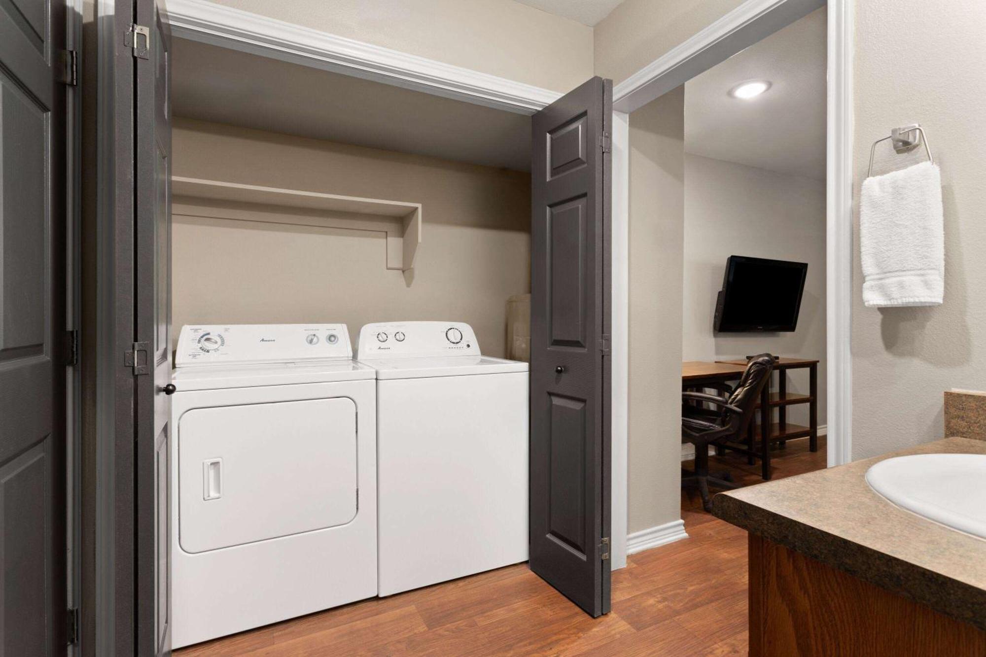 Eagle'S Den Suites Cotulla A Travelodge By Wyndham Ngoại thất bức ảnh