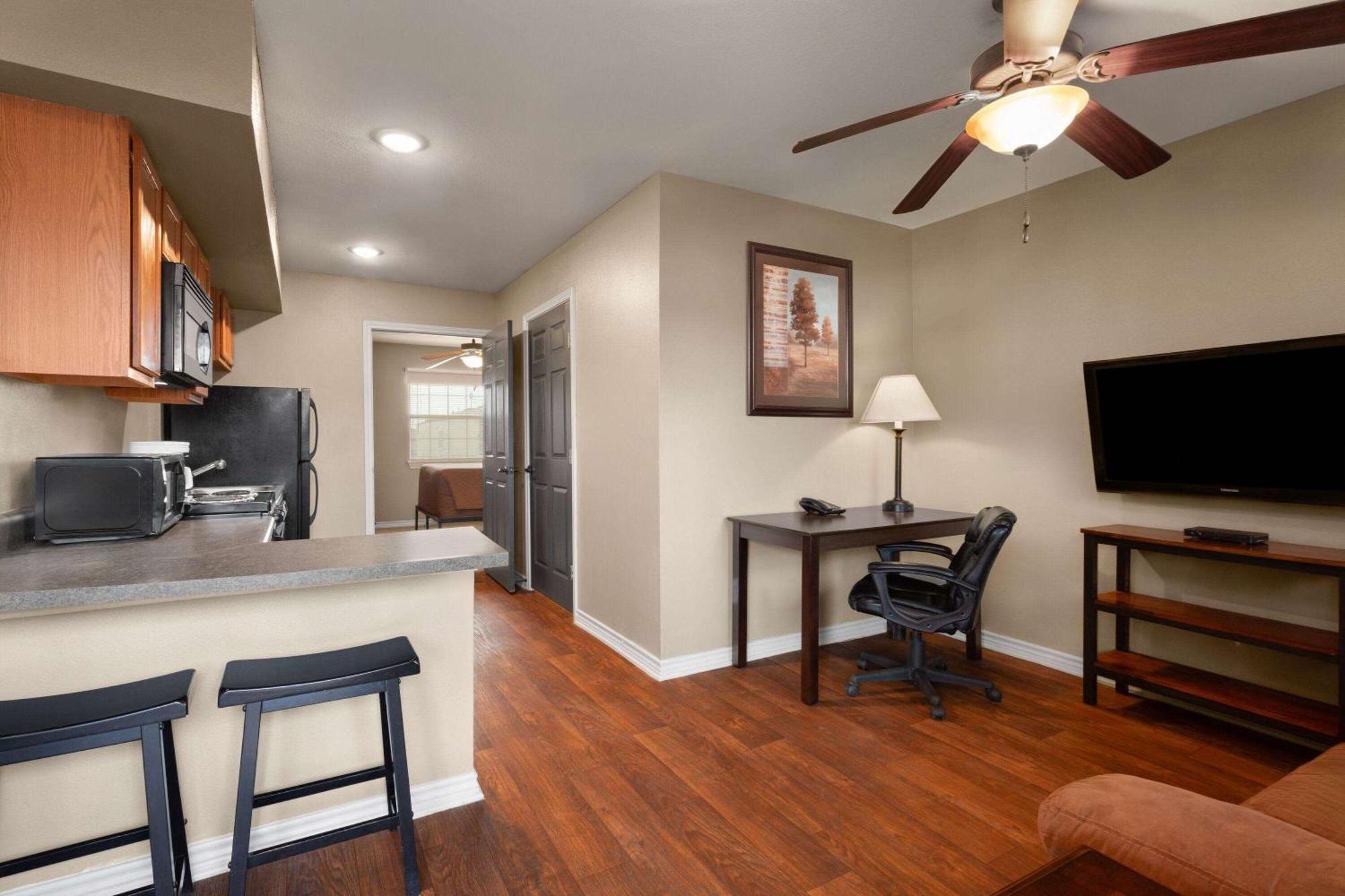 Eagle'S Den Suites Cotulla A Travelodge By Wyndham Ngoại thất bức ảnh