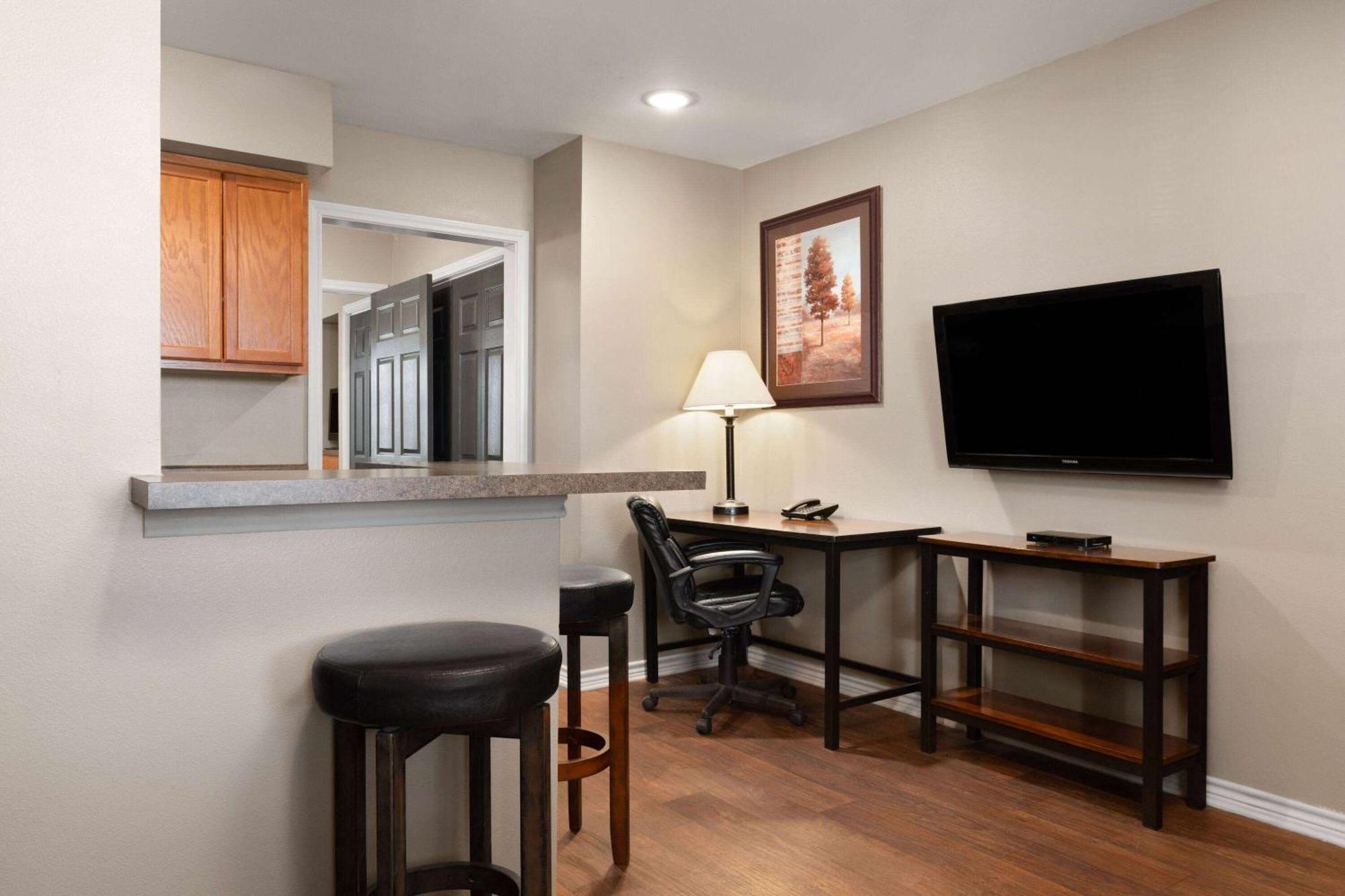 Eagle'S Den Suites Cotulla A Travelodge By Wyndham Ngoại thất bức ảnh