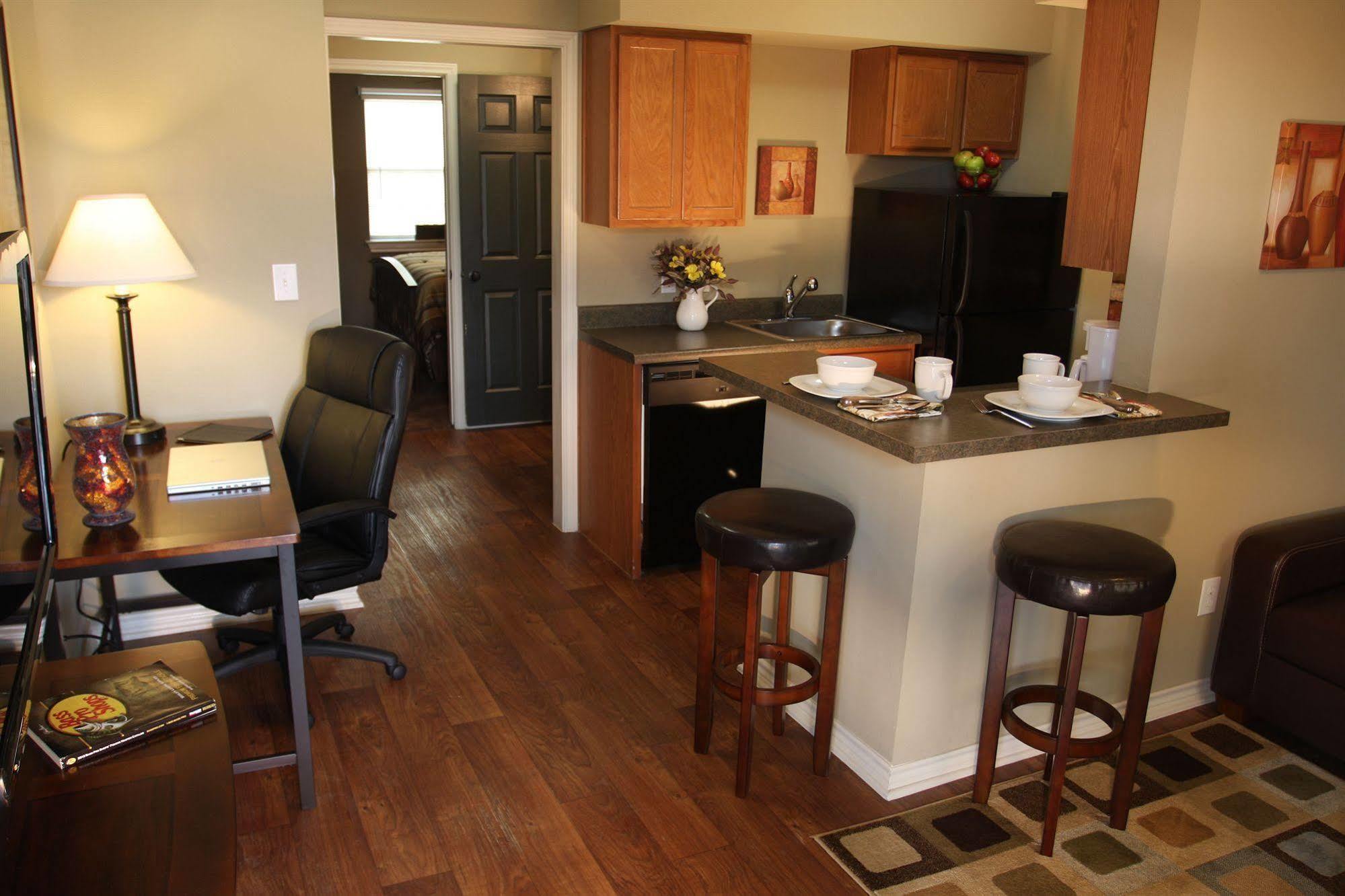 Eagle'S Den Suites Cotulla A Travelodge By Wyndham Ngoại thất bức ảnh